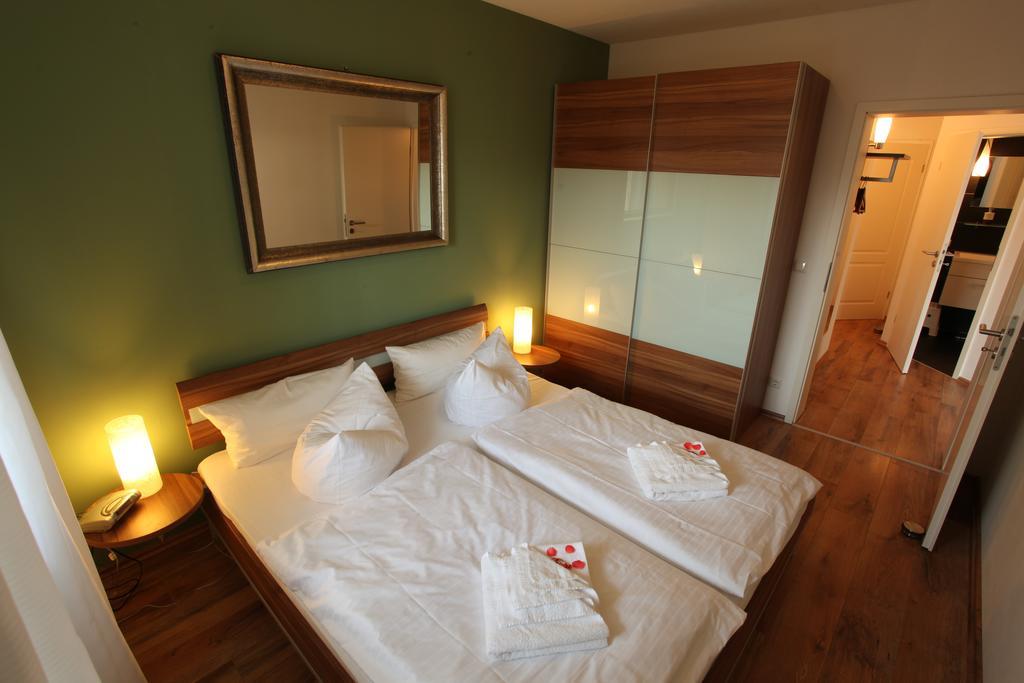 Haus Amo Solem Aparthotel Дирхаген Стая снимка